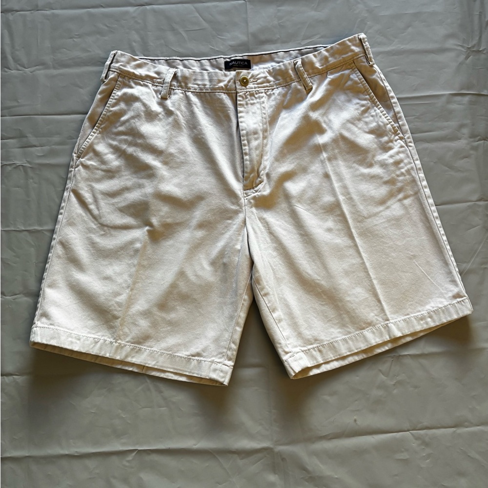 Nautica Men’s Shorts Classic-Fit Chino Flat Front Khaki 100% Cotton Size 40W